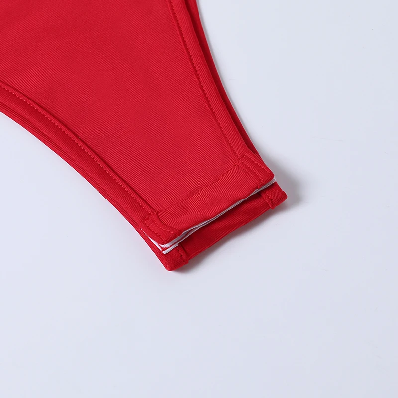 body rouge pour une tenue de fête