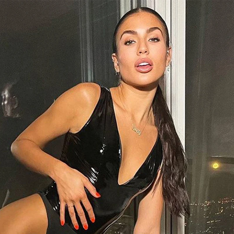 vêtement simili cuir rouge pour femme