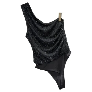 body femme paillettes épaule dénudée