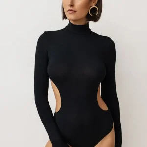 body femme en noir avec dos nu
