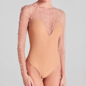 body invisible femme avec décoration