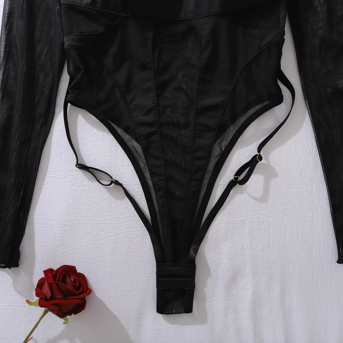 body tendance noir avec manches flottantes