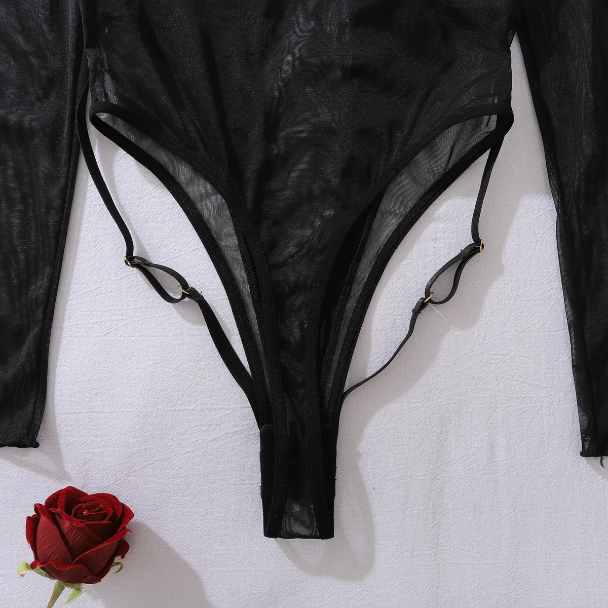 body à manches longues en noir avec inserts en voile