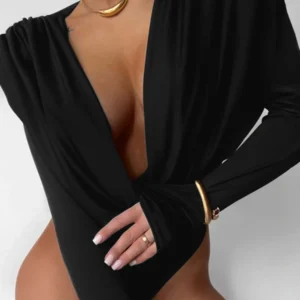body femme croisé élégant avec décolleté