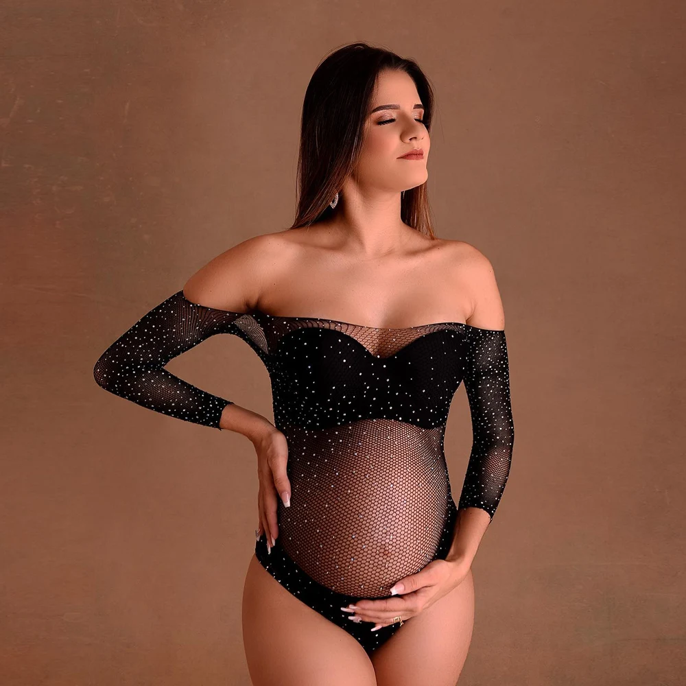 body femme enceinte en dentelle noire